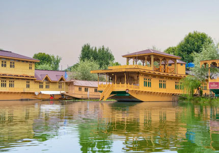 Amritsar–Srinagar: Dal Lake, Gulmarg & Kashmir Tour