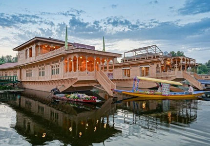 Srinagar / Kashmir Tour Taxi