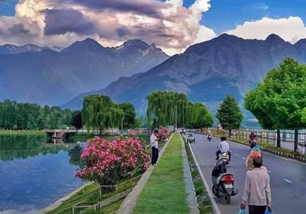 Srinagar / Kashmir Tour Taxi